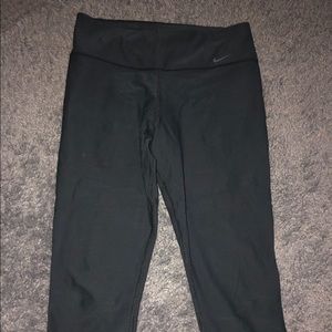 Black nike cropped leggings